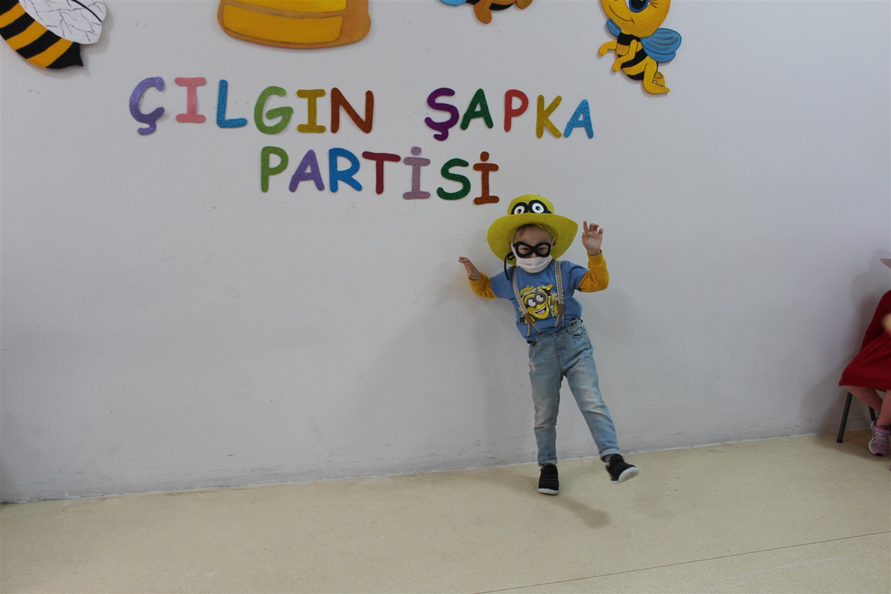 ÇILGIN ŞAPKA PARTİSİ